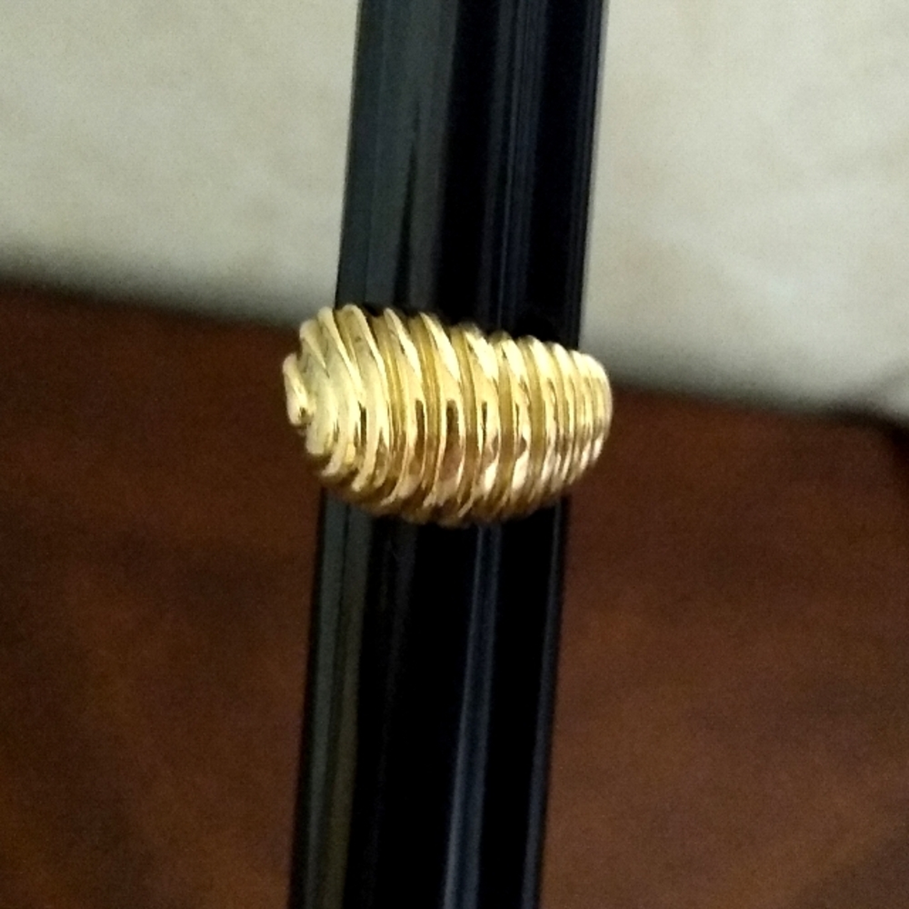 Womens gold ring